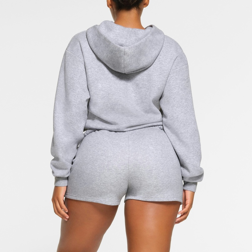 🩶SKIMS COTTON FLEECE CLASSIC SHORTS IN HEATHER GREY L - Picture 6 of 7